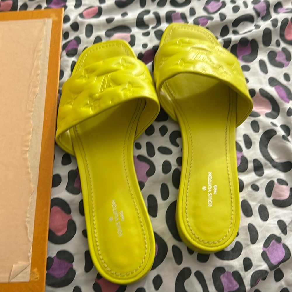 Flat sandal size 39 (9) worn about 4 times at the most